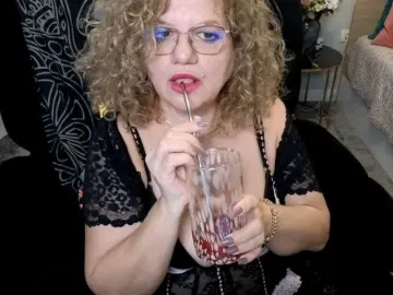 Maggiemilff68  live sex cam