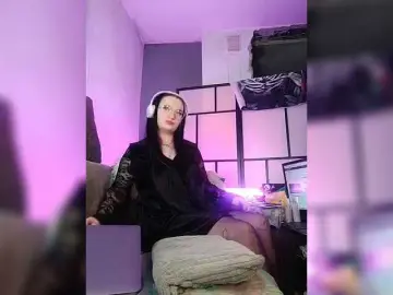 Monikanylon  live sex cam