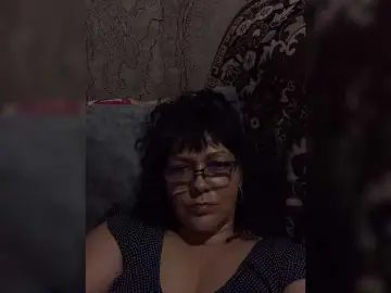 Ilona-Kristie  live sex cam