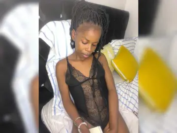 Larrine  live sex cam