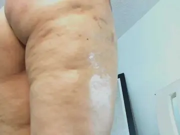 Curvymilff  live sex cam