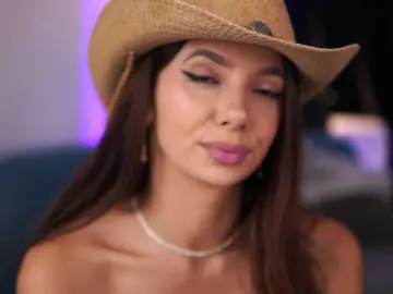 AishaBee  live sex cam