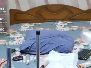 BattyHils  live sex cam