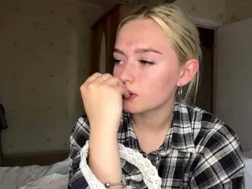 DulcieDrinkall  live sex cam