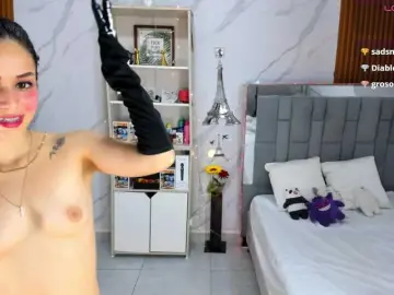 Kittyscoot  live sex cam