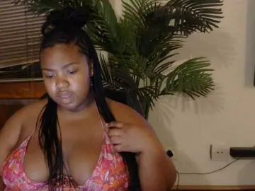 Thickjuicylayla  live sex cam