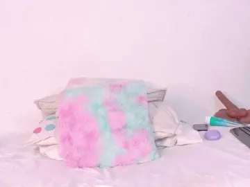 Chloe-  live sex cam