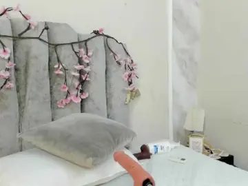 Chloe-  live sex cam