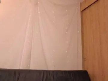 Elly-g  live sex cam