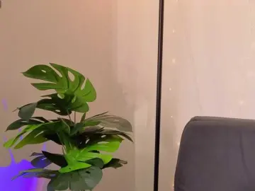 Elly-g  live sex cam