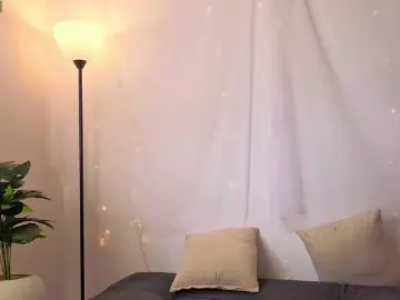 Elly-g  live sex cam