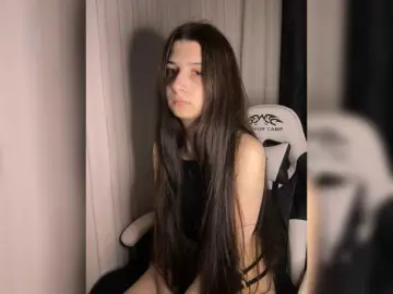Plutonyashka  live sex cam