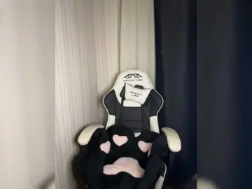 Plutonyashka  live sex cam