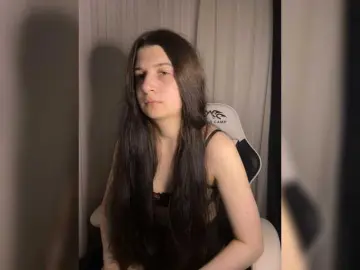 Plutonyashka  live sex cam