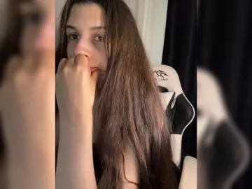 Plutonyashka  live sex cam