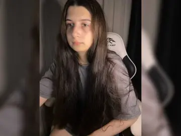 Plutonyashka  live sex cam