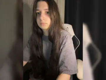 Plutonyashka  live sex cam