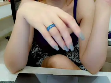 JuicyGloss  live sex cam