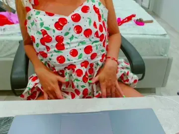 JuicyGloss  live sex cam