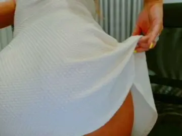 JuicyGloss  live sex cam