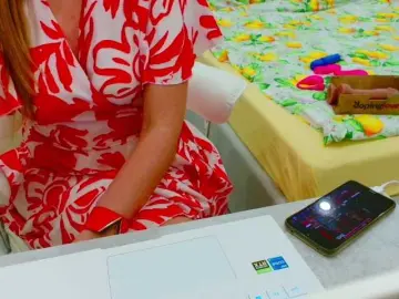 JuicyGloss  live sex cam