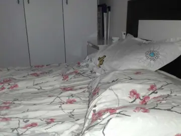 Petitedanielle  live sex cam