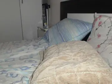 Petitedanielle  live sex cam