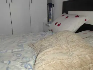 Petitedanielle  live sex cam