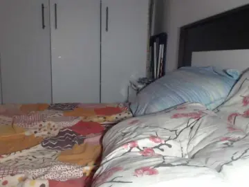 Petitedanielle  live sex cam