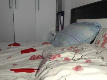 Petitedanielle  live sex cam