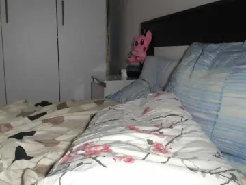 Petitedanielle  live sex cam