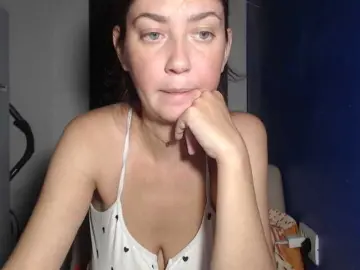 Petitedanielle  live sex cam