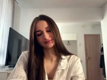 LauraMondella  live sex cam