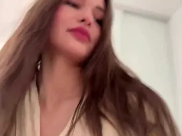 LauraMondella  live sex cam