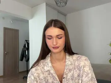 LauraMondella  live sex cam