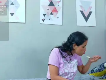 NaughtyMommyy  live sex cam