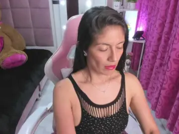Sara69-  live sex cam