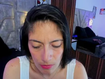Sara69-  live sex cam