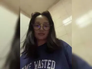 Littlewetgirl  live sex cam