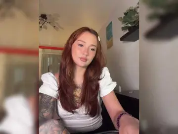 Littlewetgirl  live sex cam