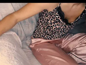 Yzza-suave  live sex cam