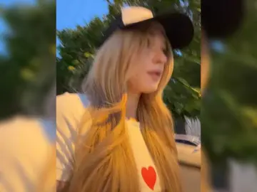 AstridMoss  live sex cam