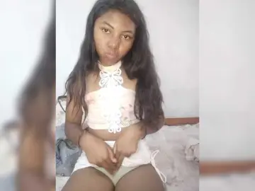 Cynthia22  live sex cam