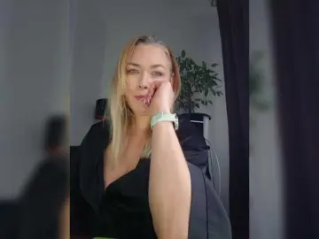 Yesenia-1  live sex cam