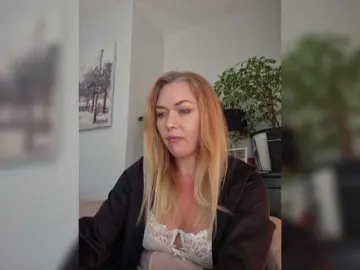 Yesenia-1  live sex cam