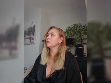 Yesenia-1  live sex cam