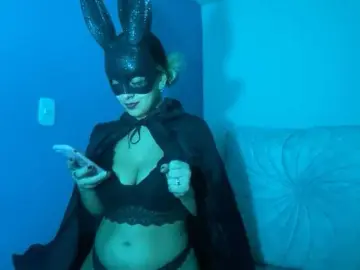 ZuriFoxxx  live sex cam