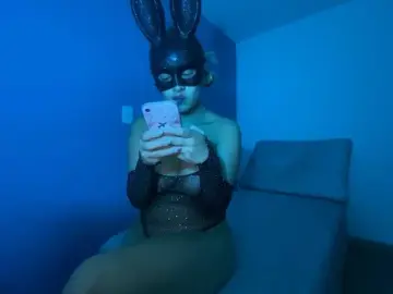 ZuriFoxxx  live sex cam