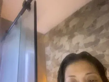 ZuriFoxxx  live sex cam
