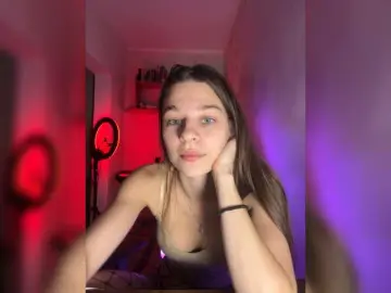 Vesta22  live sex cam